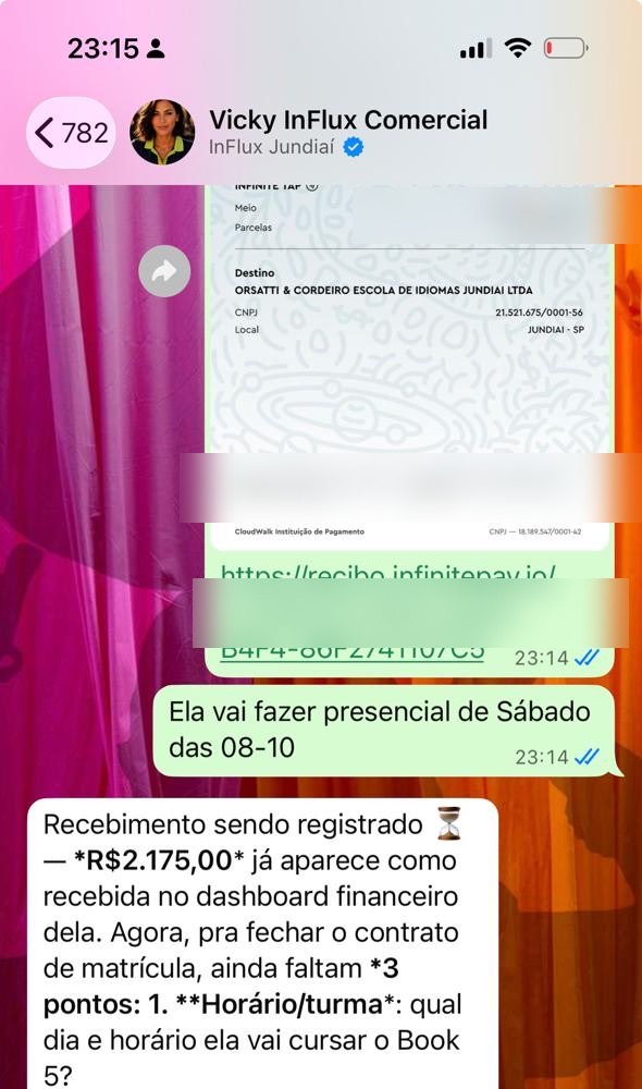 Vicky closing an enrollment on WhatsApp